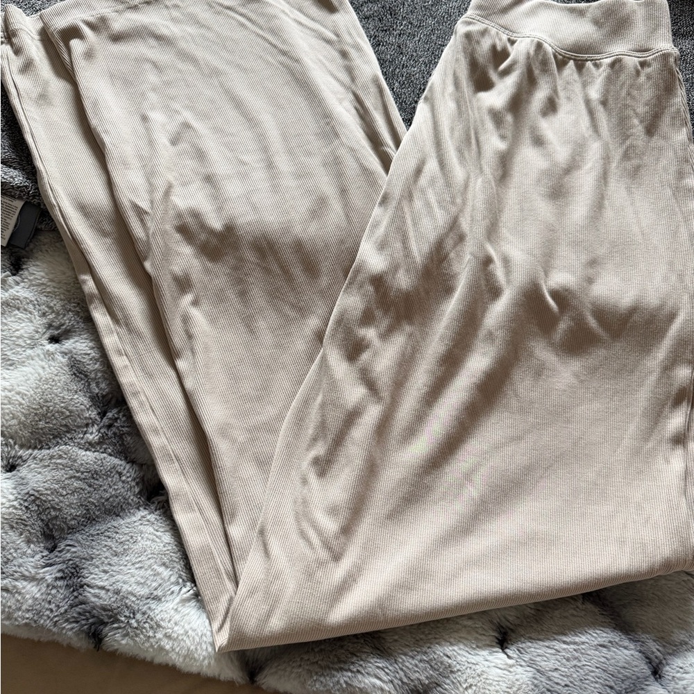 Vuori Neutral Beige Ribbed Lounge Pants